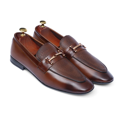 Versatile Brown Shoe With Metal Bit