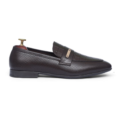 Brown dotted croc leather shoe