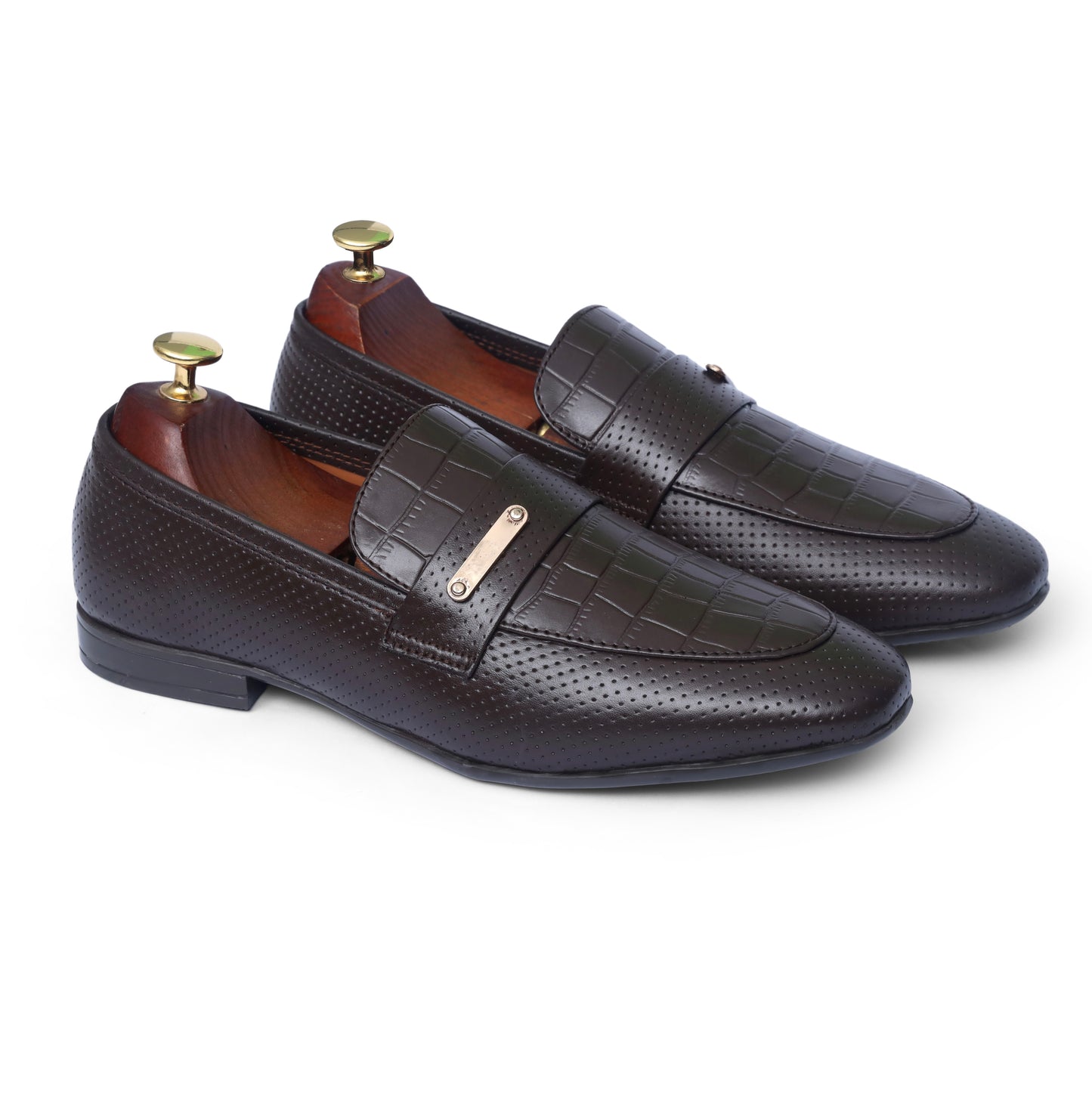 Brown dotted croc leather shoe
